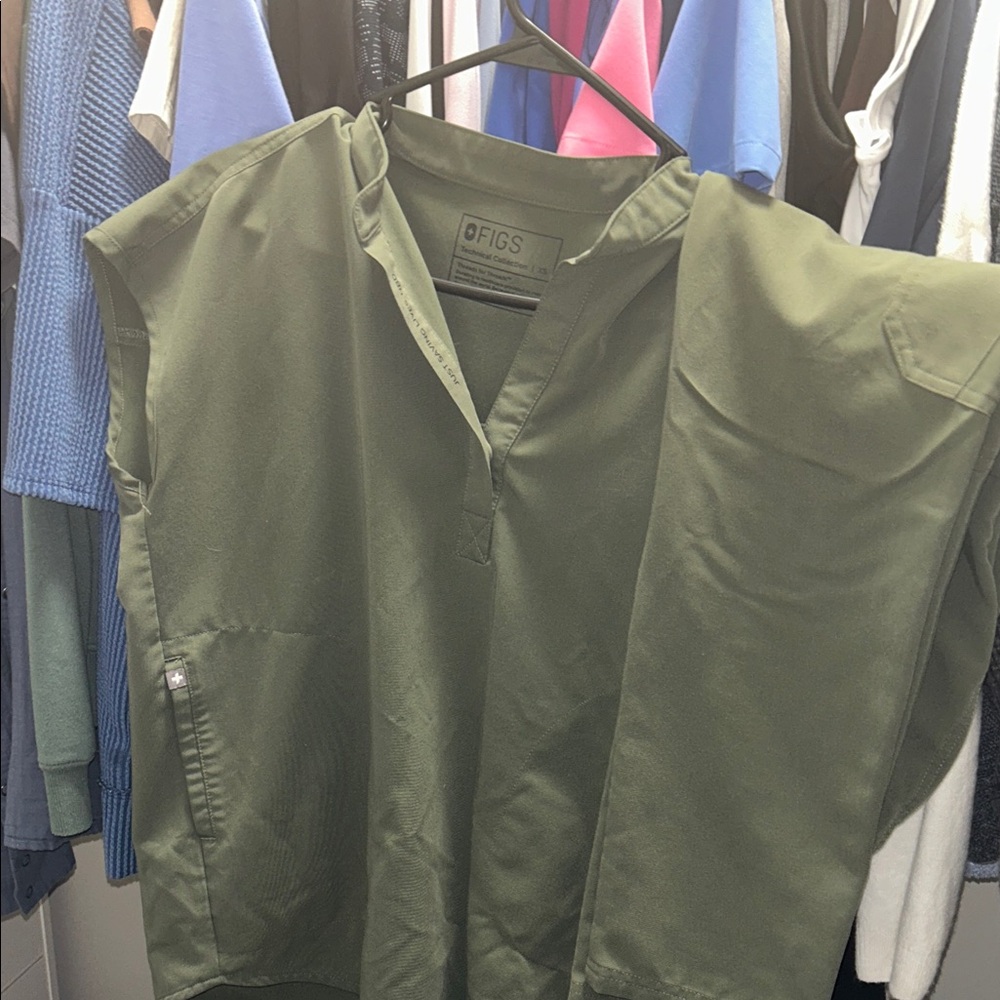 FIGS Olive Green Set